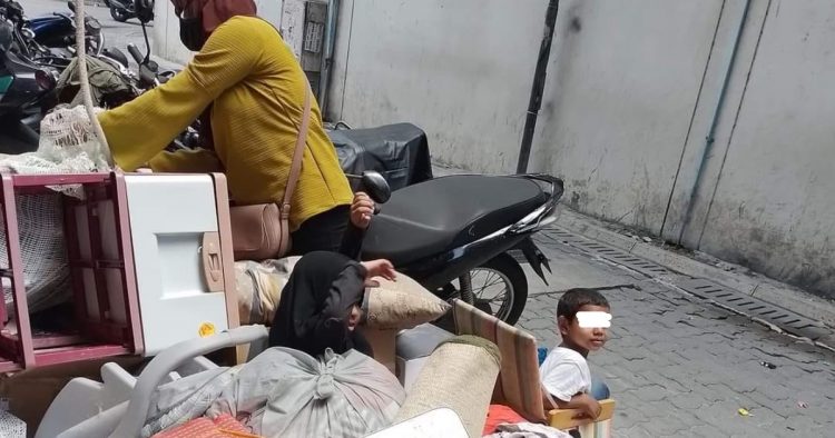 ދެ ދަރިންނާއެކު މަޔަކު މަގުމައްޗަށް އެއްލާލި ހިތްދަތި ހާދިސާ!