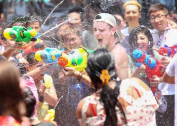 ފެންކުޅި ކުޅުމަކީ ތައިލެންޑު ބުޑިސްޓުންގެ ދީނީ ކަމެއް! ކުލަ ޖެހުމަކީ ހިންދީން ގެ ކަމެއް!؟