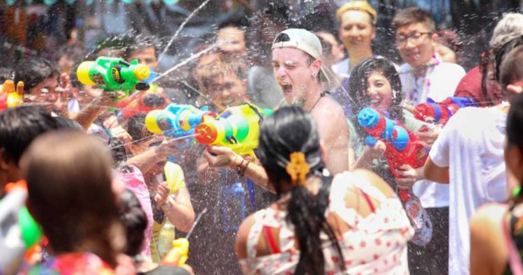 ފެންކުޅި ކުޅުމަކީ ތައިލެންޑު ބުޑިސްޓުންގެ ދީނީ ކަމެއް! ކުލަ ޖެހުމަކީ ހިންދީން ގެ ކަމެއް!؟