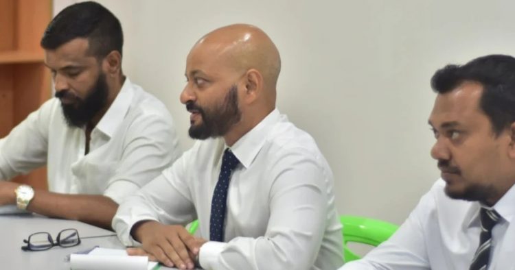 އެމްއާރުއެމް އަށްވުރެ ސައިޒު ބޮޑު މަގާމުތަކުގައި ތިބެ ސަރުކާރު ވައްޓާލަން ހިފައިފި!