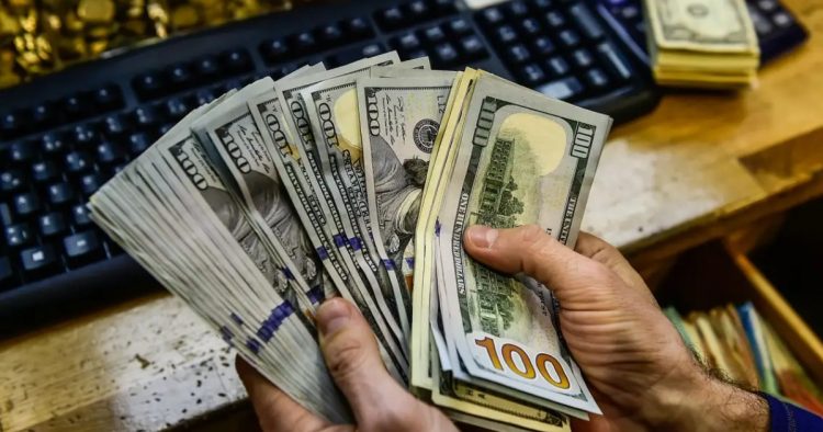 އެއަރޕޯޓުން ފެނުނު ޑޮލަރުތަކެއްގެ ވެރި ފަރާތް ހޯދަނީ