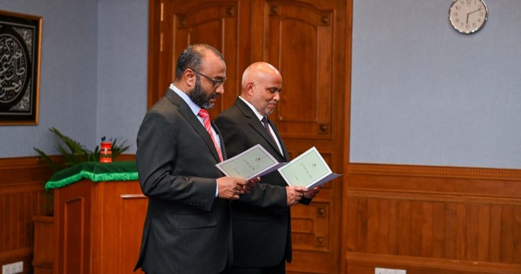 ރުހުން ނުދޭން ނިންމި ވަޒީރުންނަށް، ވަޒީރުކަން ދެއްވައިފި