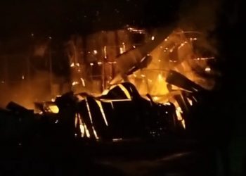 ގއ.ވިލިނގިލީގައި ސަފާރީއެއް ބަނުމަށް ހަދާފައިިވާ ހަރުގެއެއްގައި ރޯވެ އަނދަނީ