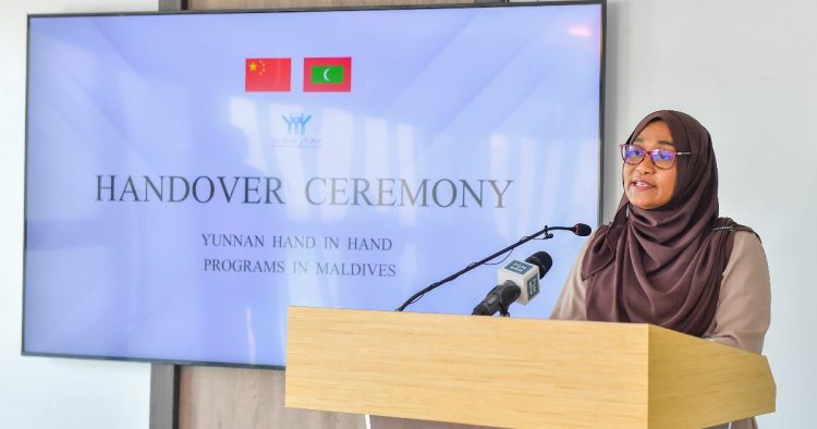 ޗައިނާ އެމްބަސީގެ ފަރާތުން މާފުށި ސްކޫލަށް ބޭނުންވާ ސާމާނު ހަދިޔާކޮށްފި