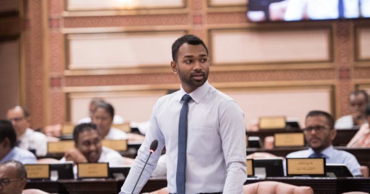 ސިޔާސީ މަގާމުތަކުގައި ތިބި އަދަދު ހާމަ ކުރުމަށް ހުށައެޅި މައްސަލަ ބޭރުކޮށްލައިފި